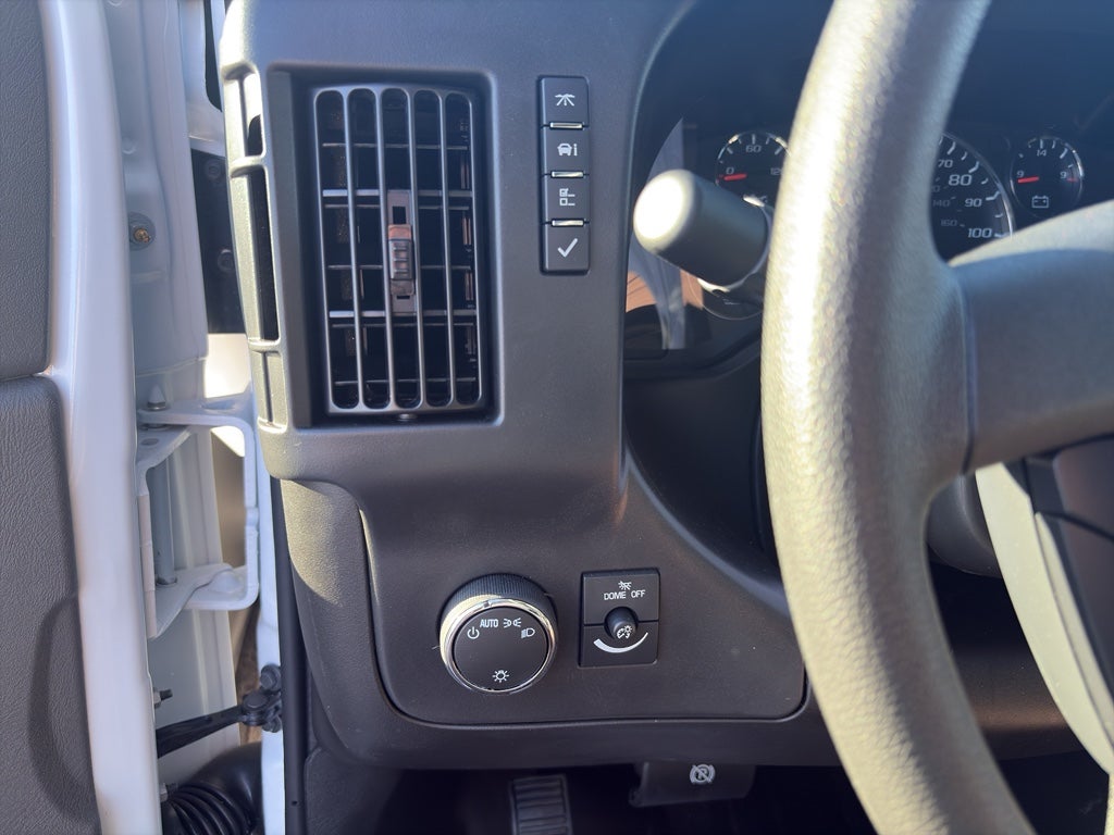 2025 Chevrolet Express Cargo WT