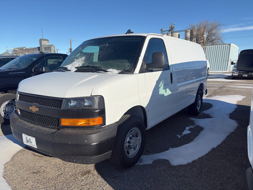 2025 Chevrolet Express Cargo WT