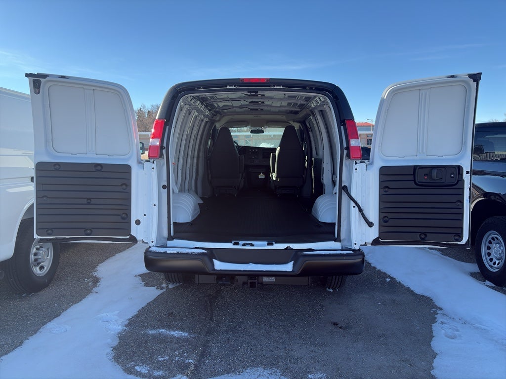 2025 Chevrolet Express Cargo WT