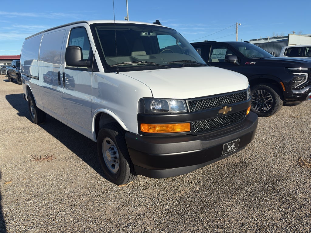 2025 Chevrolet Express Cargo 3500 WT