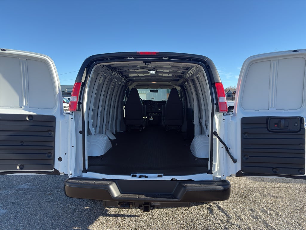 2025 Chevrolet Express Cargo 3500 WT