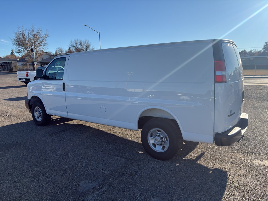 2025 Chevrolet Express Cargo 3500 WT