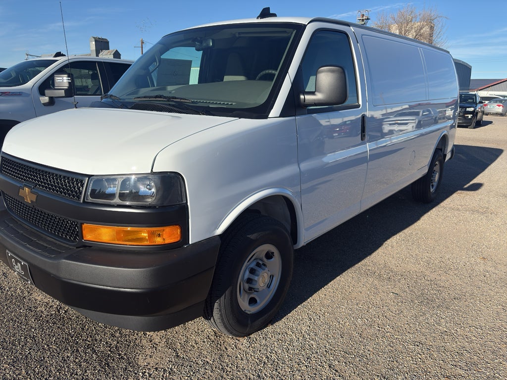 2025 Chevrolet Express Cargo 3500 WT