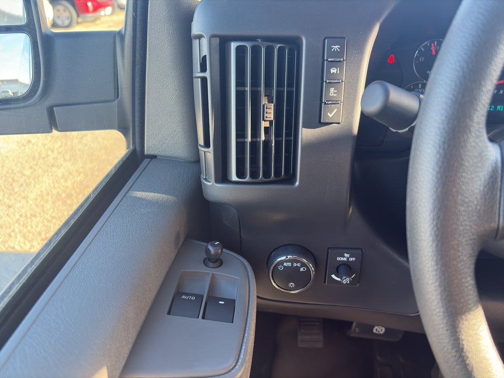 2025 Chevrolet Express Cargo 3500 WT