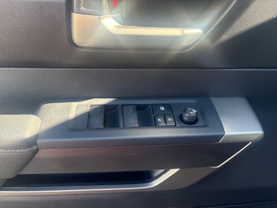 2022 Toyota Tundra 4WD SR5