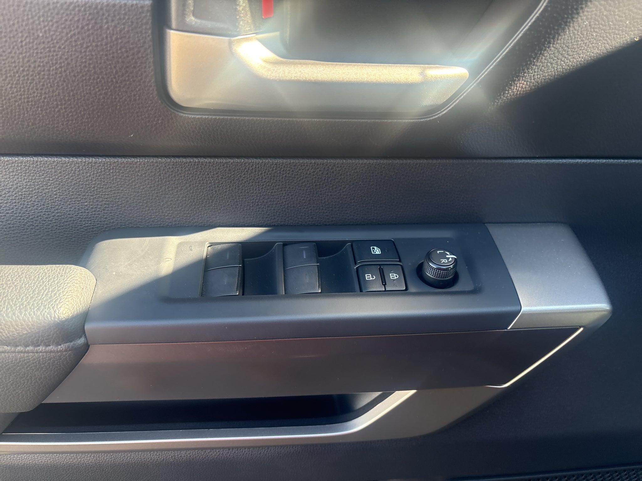 2022 Toyota Tundra 4WD SR5